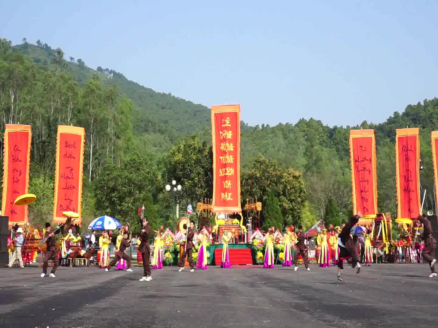 Lễ hội Đền Vua Mai là điểm nhấn quan trọng của tỉnh Nghệ An
