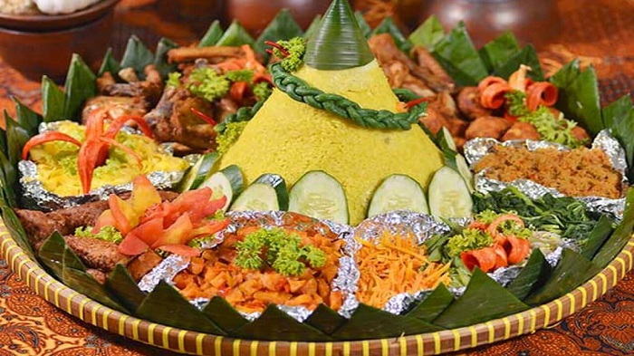 Món Nasi Tumpeng