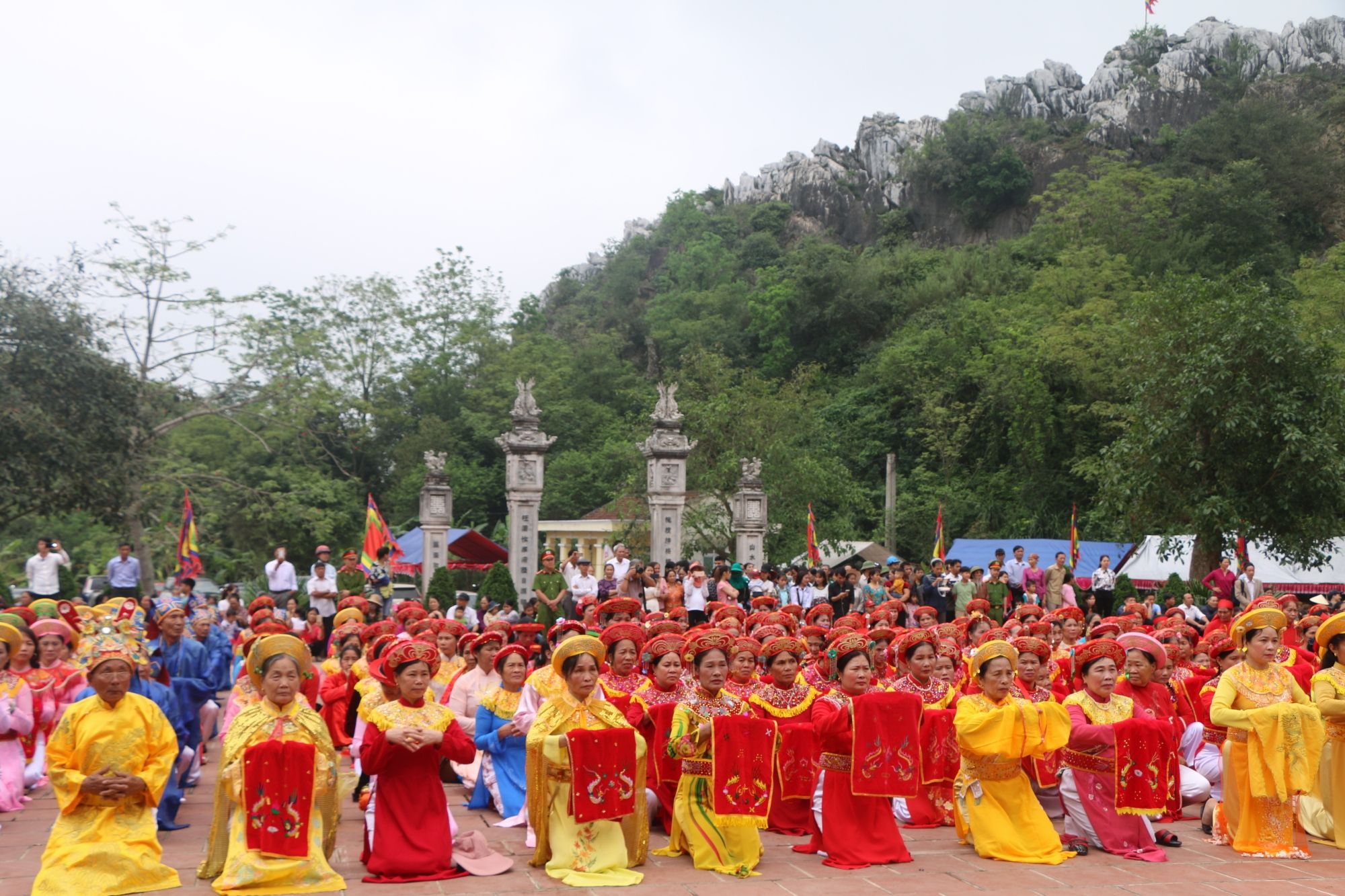 Lễ hội Đền Vua Mai là điểm nhấn du lịch độc đáo của Nam Đàn
