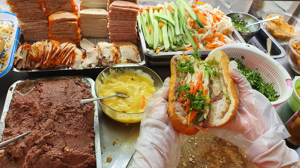 Bánh mì Sài Gòn - Ký ức tuổi thơ dân Sài thành