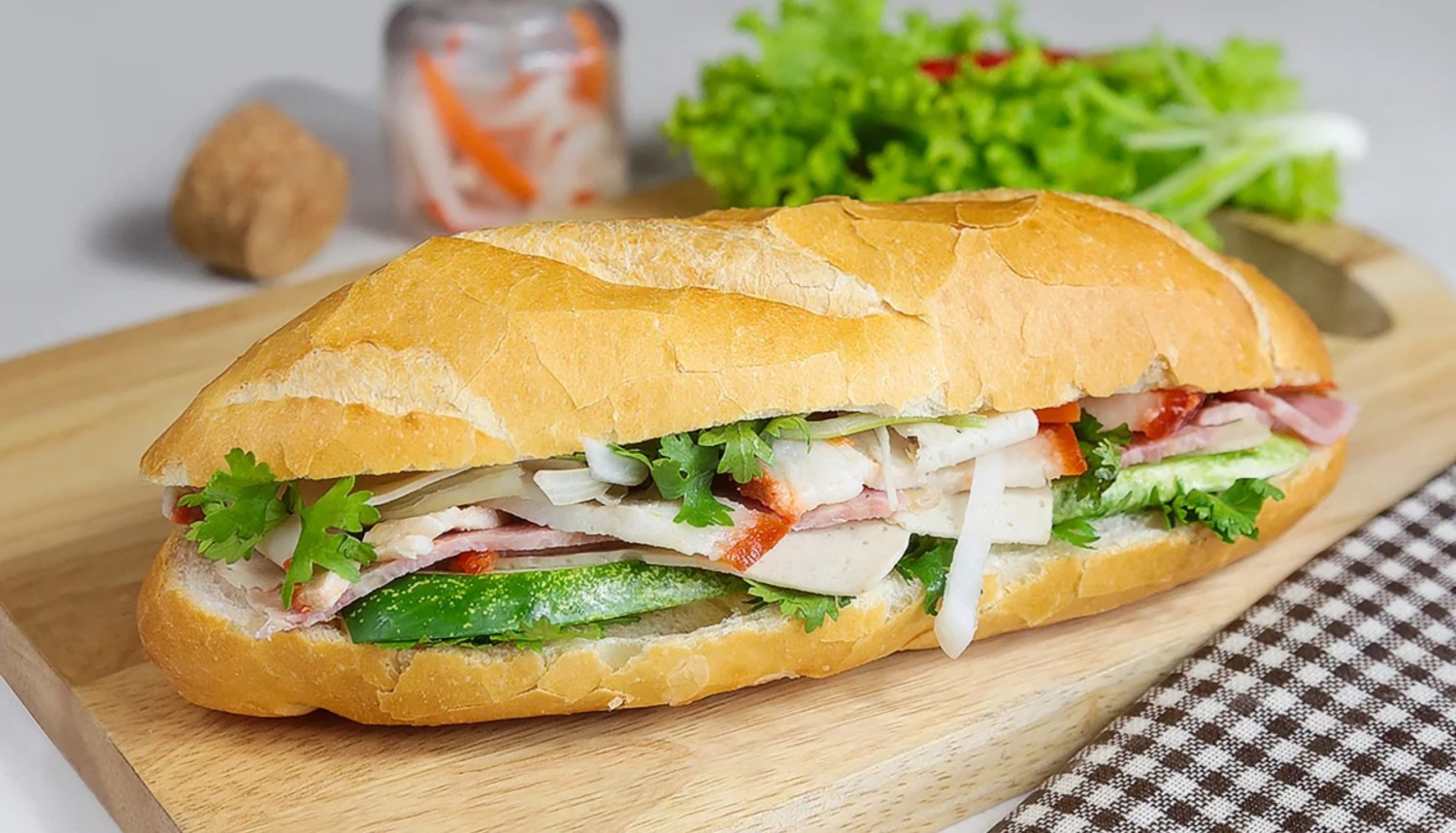 Bánh mì là món ăn bình dân nổi tiếng thế giới