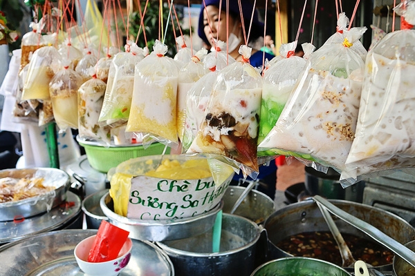 Top món ăn vỉa hè cực dễ tìm ở mọi nơi tại Sài Gòn