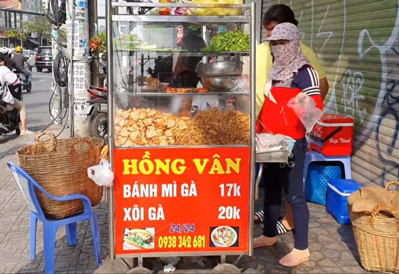 Xe bánh mì gà Hồng Vân