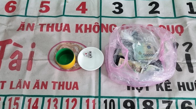 Công an tỉnh Tiền Giang bắt giữ nhiều đối tượng tụ tập lắc tài xỉu
