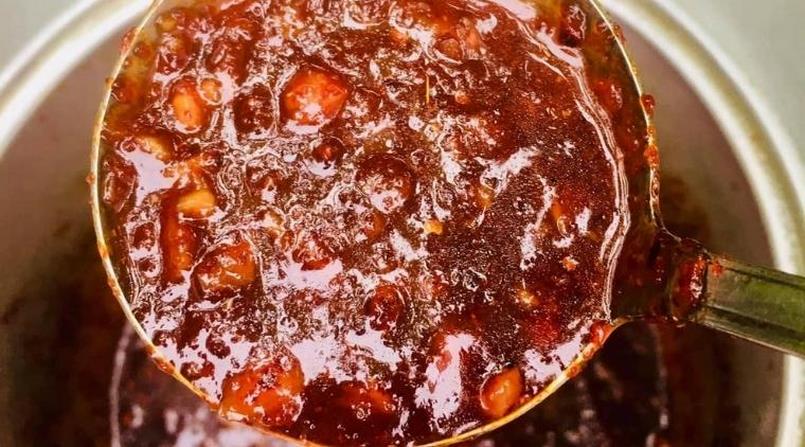 Làm nước sốt chua ngọt từ nguyên liệu làm chân gà sốt thái